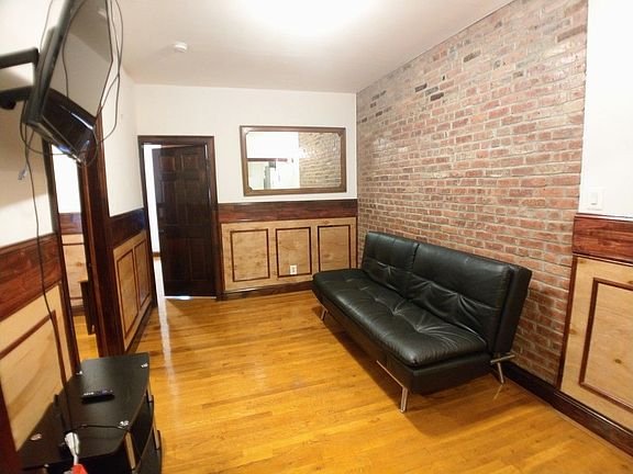 3rd image of 424 E 13th St #B9