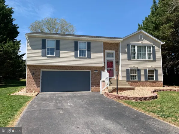 13111 Hyacinth Ct, Hagerstown, MD 21742