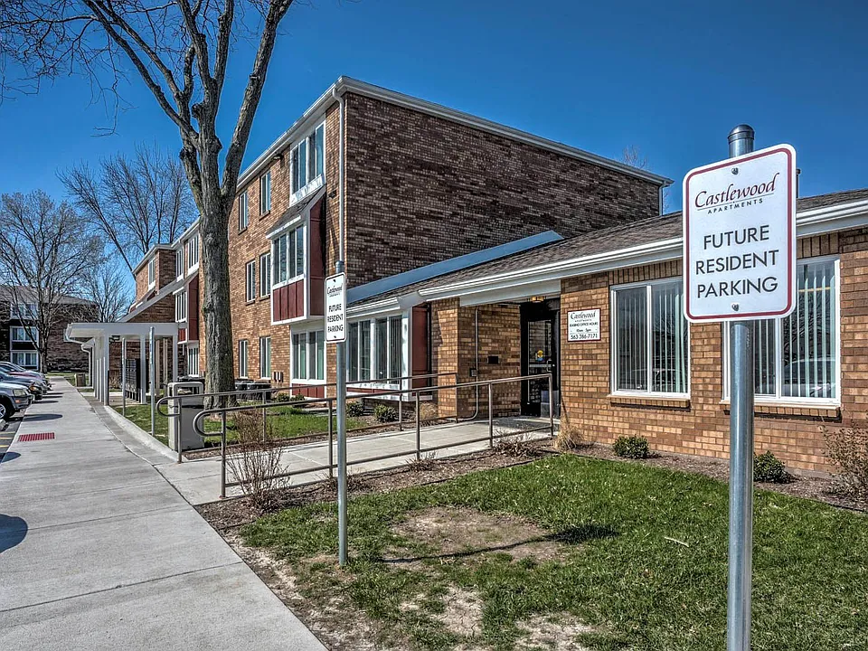 Castlewood Apartments