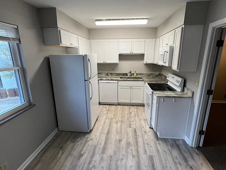 Eat-in Kitchen