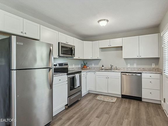 5th image of 4700 Winterset Dr