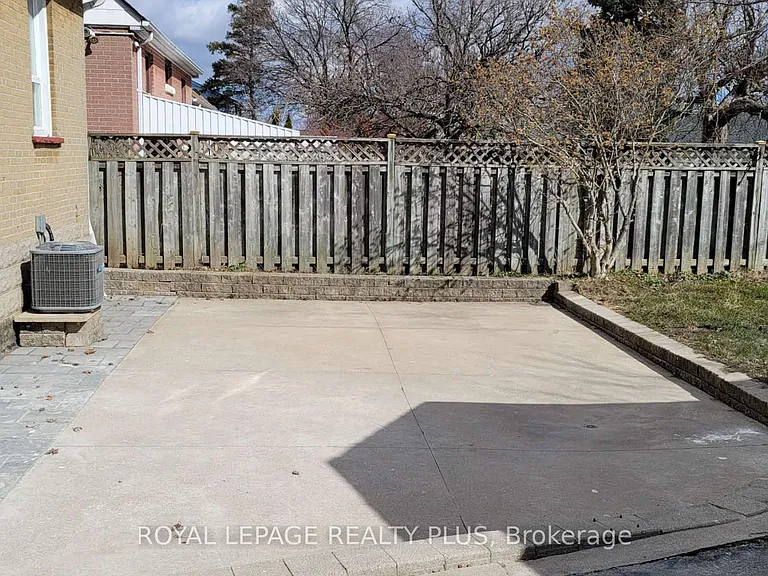 193 E 12th St #LOWER — Photo 11