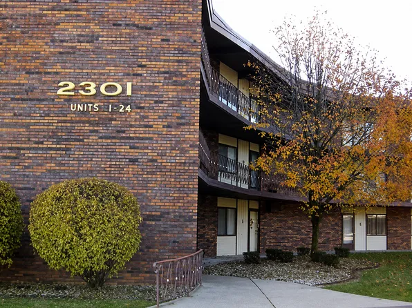 2301 Holiday Ter APT 11, Lansing, IL 60438