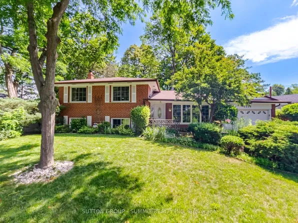 3359 Enniskillen Cir, Mississauga, ON L5C 2M9