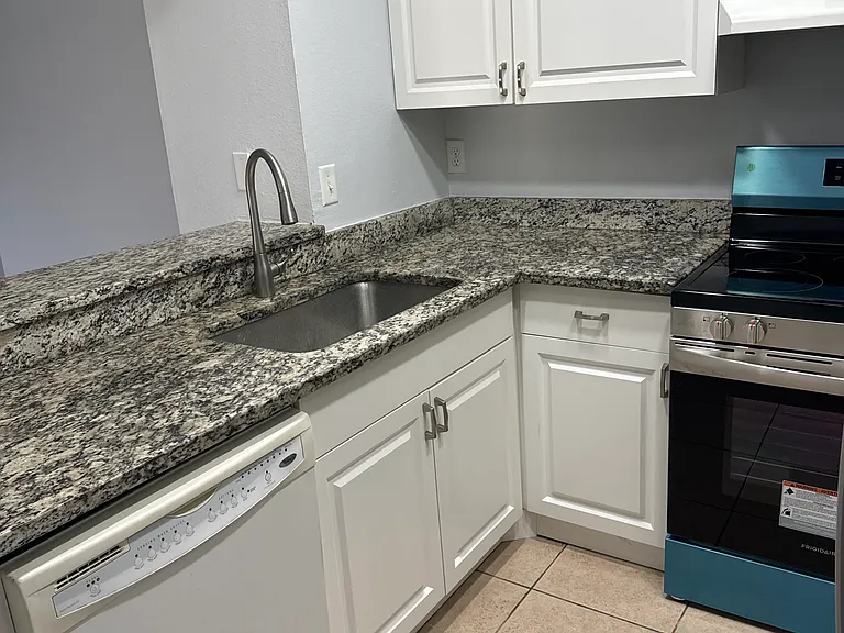 1540 SE Royal Green Cir #I204 — Photo 3