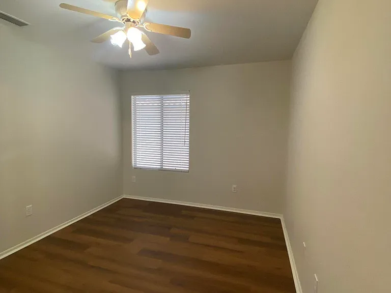 1704 E Pontiac Dr — Photo 14