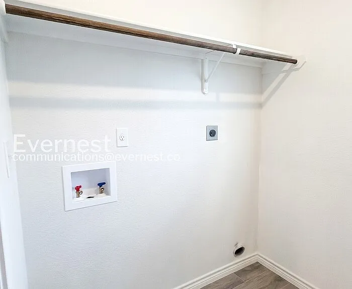 2231 Hornbeam St — Photo 13