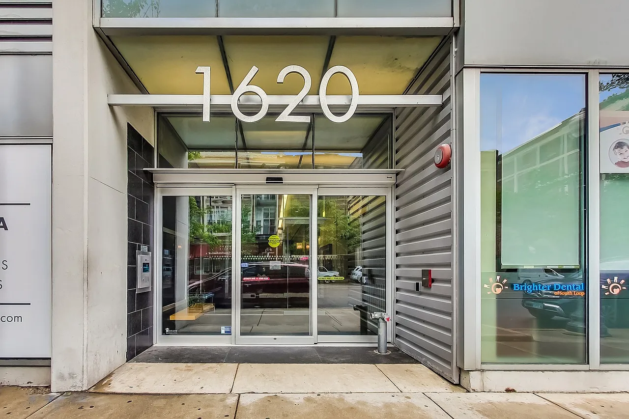 Studio, 550 sqft, $1,750 — Photo 2