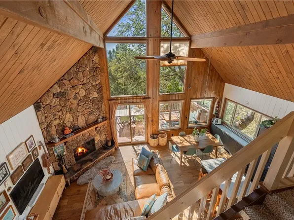 1260 Yukon Ct, Lake Arrowhead, CA 92352