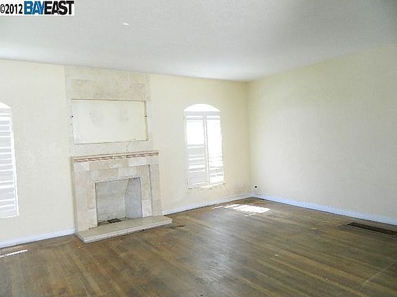 3rd image of 1527 77th Ave