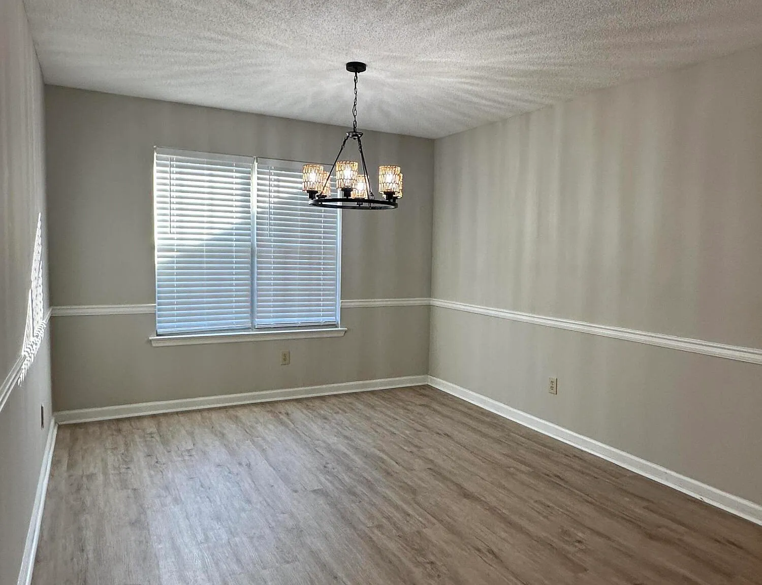 3 bed, 2.0 bath, 1558 sqft, $1,850 — Photo 4