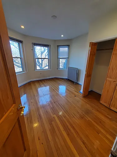 352 Riverway Photo 1