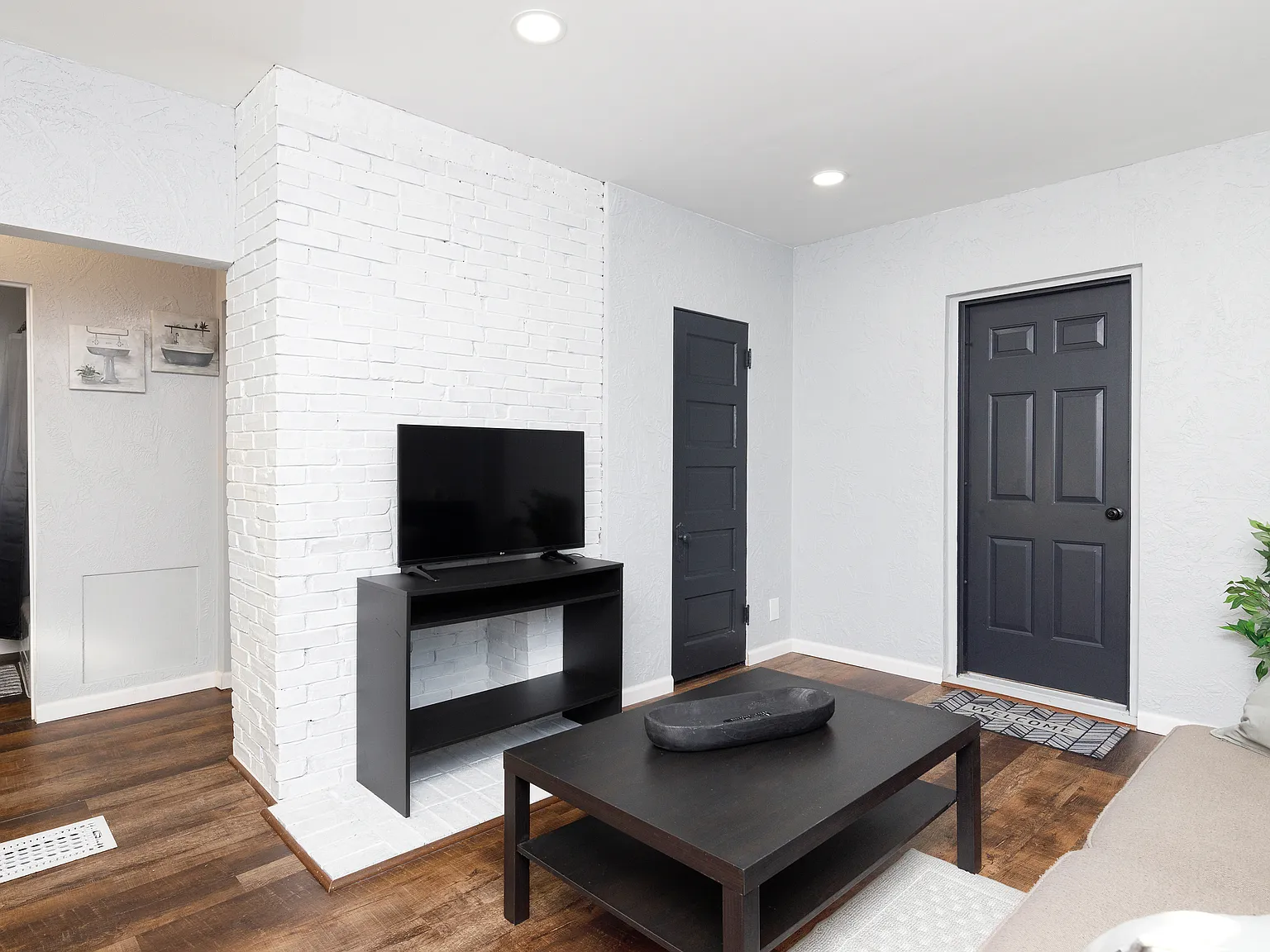 1 bed, $2,350 — Photo 3