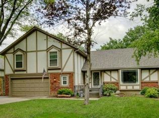 8137 Rosehill Rd, Lenexa, KS 66215