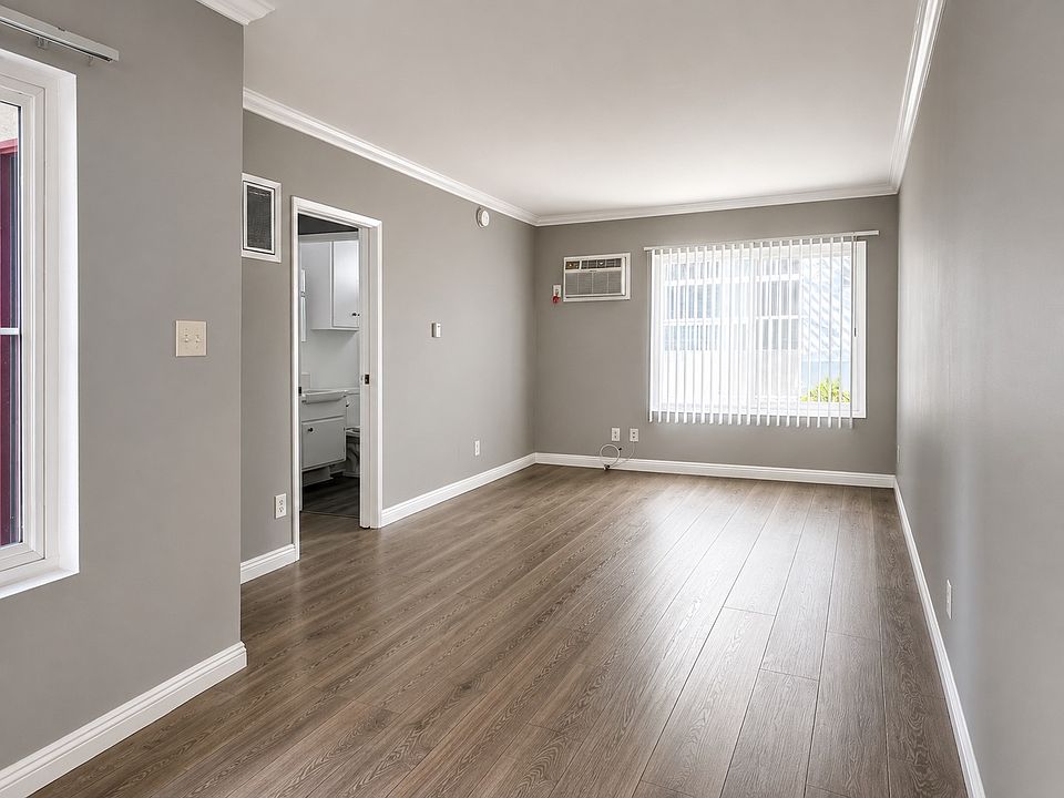 1st image of 2150 N Beachwood Dr APT 7