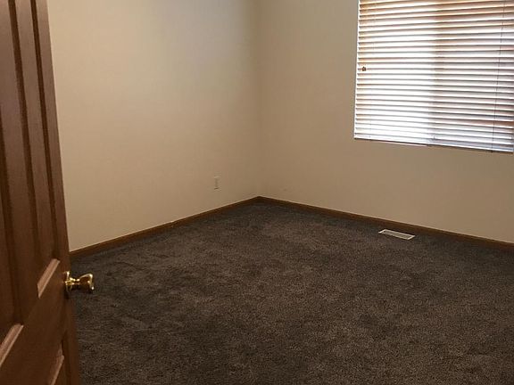 Master bed w/ on suite