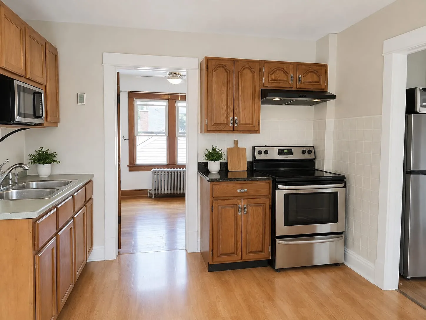 2 bed, 1100 sqft, $1,650 — Photo 3