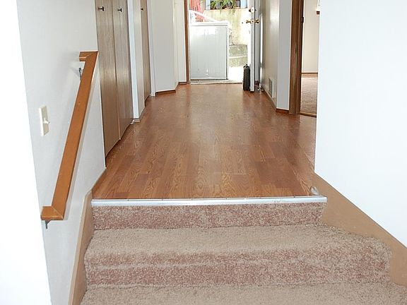 4th image of 108 Kensington Ave S APT 2