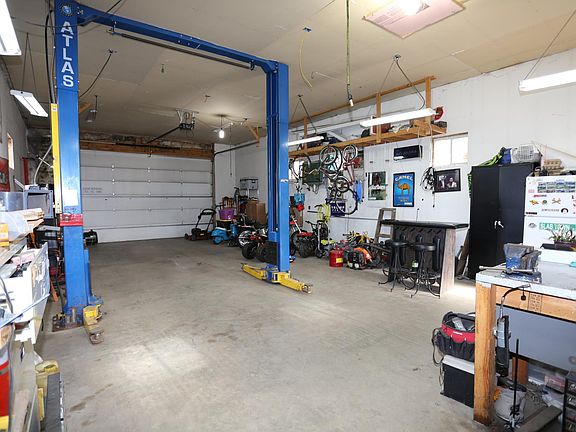 4th image of 2626 Wingfield Ave