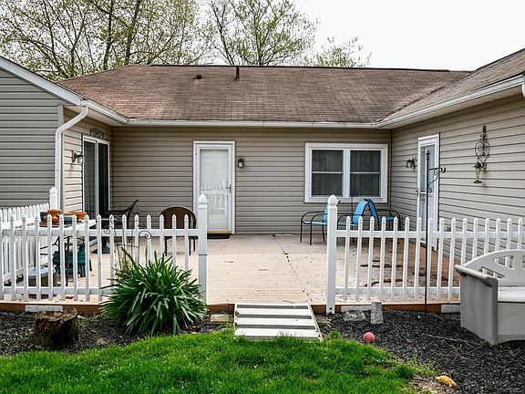 3rd image of 15717 Meadowbrook Dr