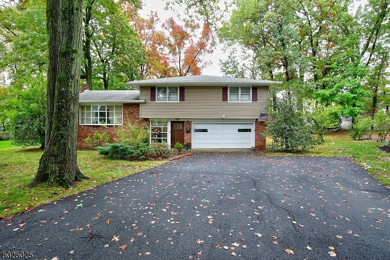 1st image of 15 Bristol Ct