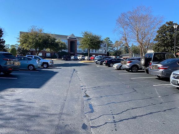 5th image of 2807 Bloomfield Ln Unit 305