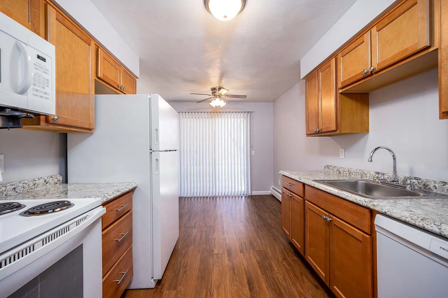 Eastway Manor Apartments — Photo 3