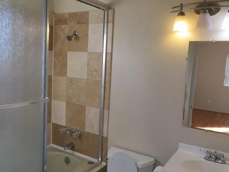 6610 Balboa Blvd #3 — Photo 8