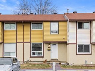 2570 Southvale Cres #14, Ottawa, ON K1B 5B7