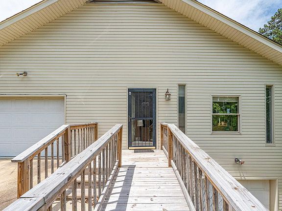 4th image of 122 Havelock Pl