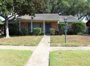 10431 Huntington Place Dr, Houston, TX 77099