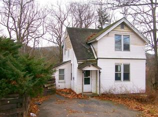 14 Elizabeth St, Hawley, PA 18428
