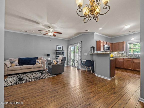 3rd image of 318 Glenhaven Lane