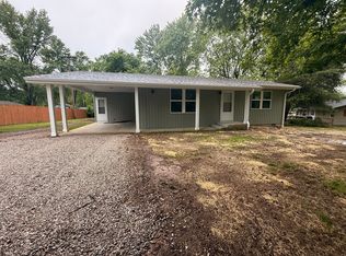 1433 Thomas Dr, Lebanon, MO 65536