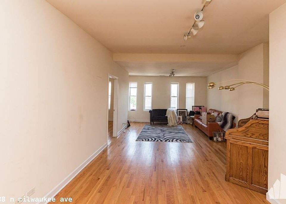 2nd image of 1538 N Milwaukee Ave #226