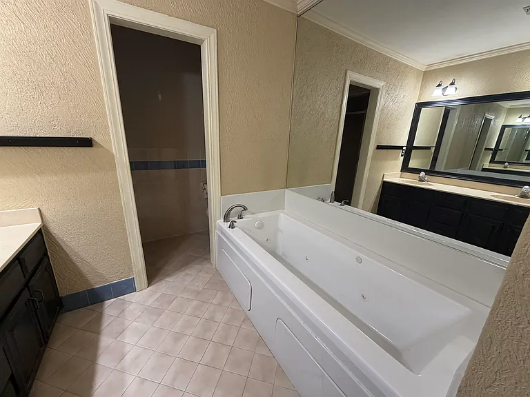 956 Rolling Oaks Ln — Photo 18