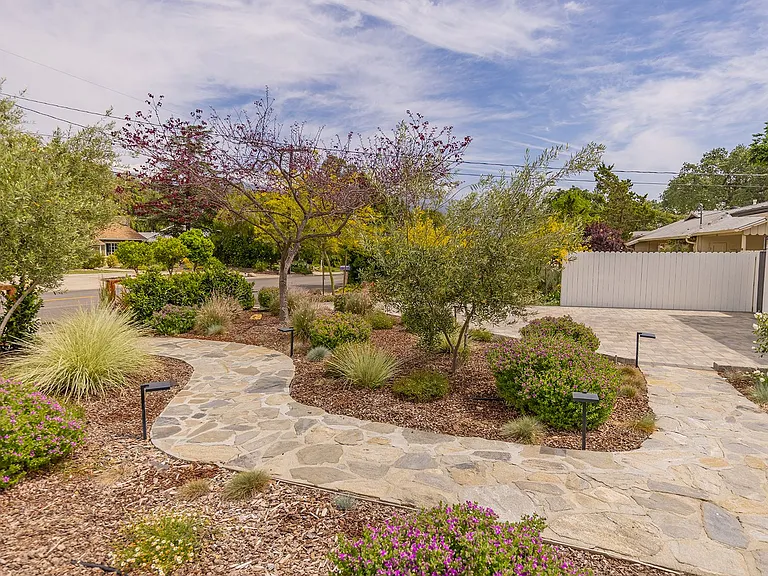 413 W Matilija St — Photo 7