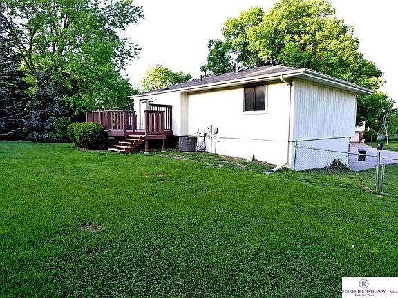 3rd image of 15115 Cornelia Cir