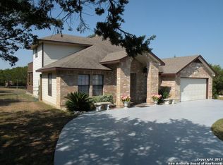348 Country Meadow Ln, Lakehills, TX 78063