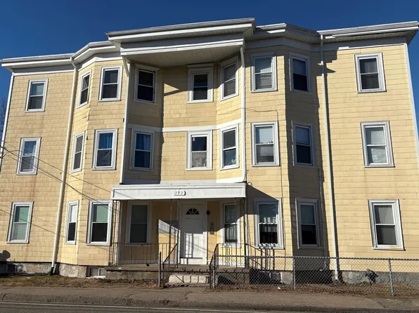 293 School St, Stoughton, MA 02072