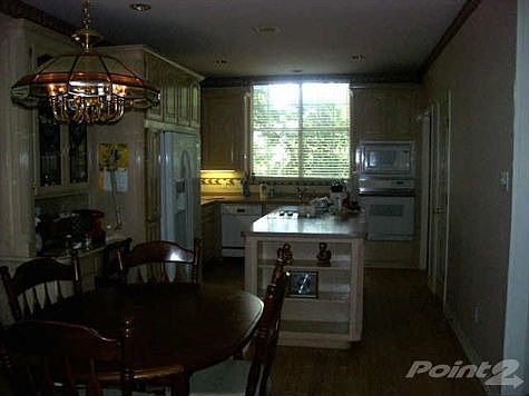 4th image of 426 Lincoln Oaks Dr