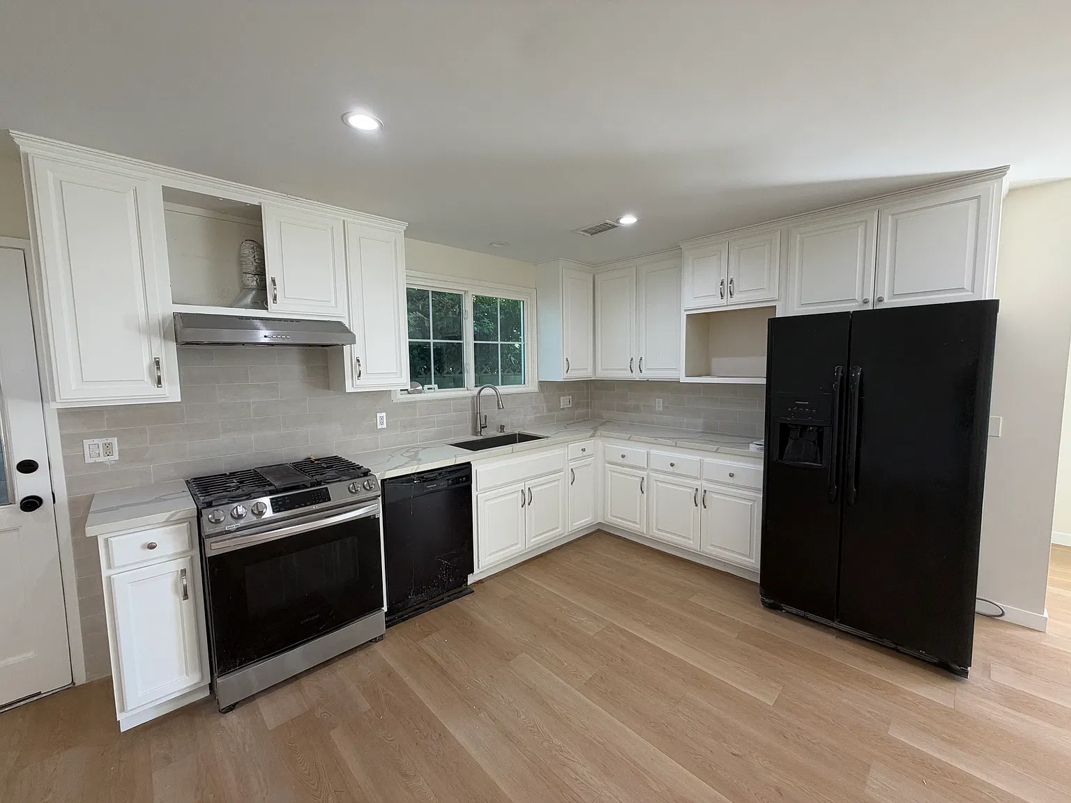 3 bed, 2.5 bath, 1616 sqft, $4,950 — Photo 3