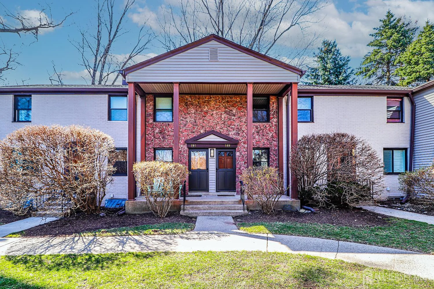 189 Newman St photo 1