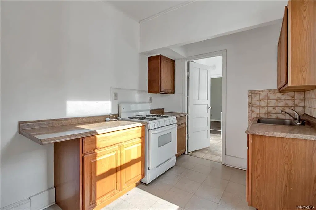 1 bed, 750 sqft, $1,300 — Photo 4