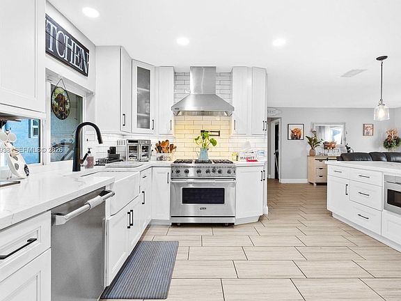 4th image of 11660 NW 38th Pl