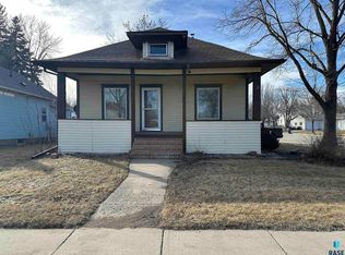 631 N Cedar St, Luverne, MN 56156