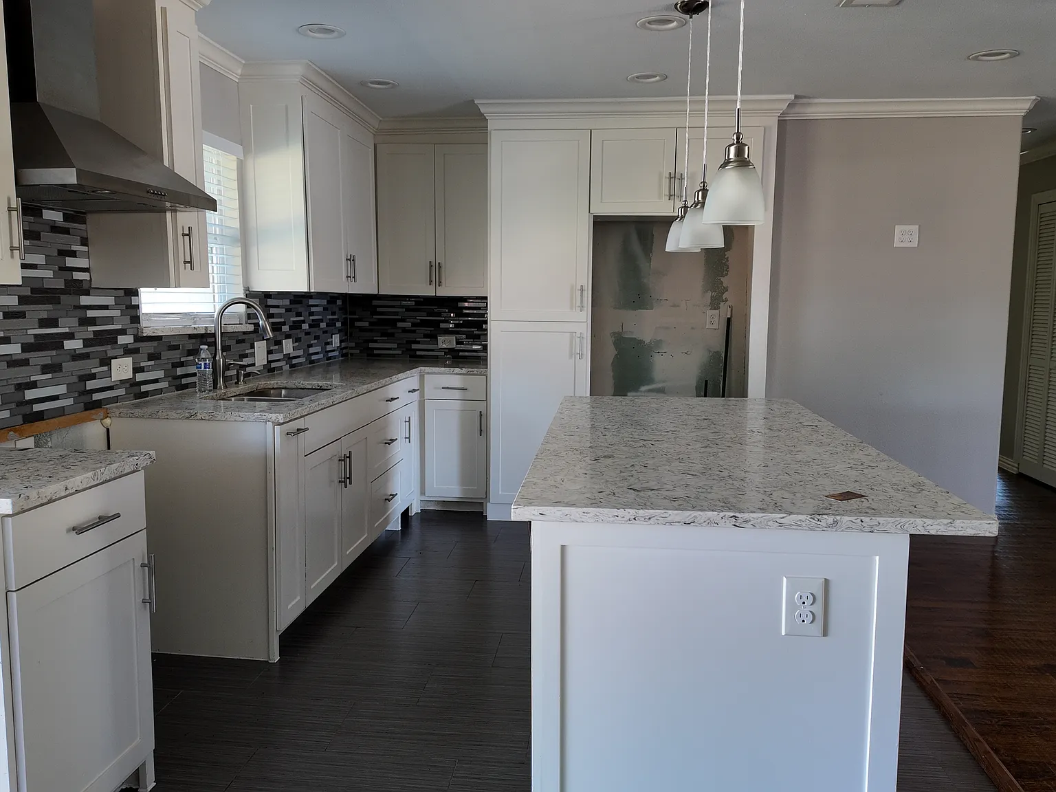 4 bed, 1204 sqft, $2,300 — Photo 3