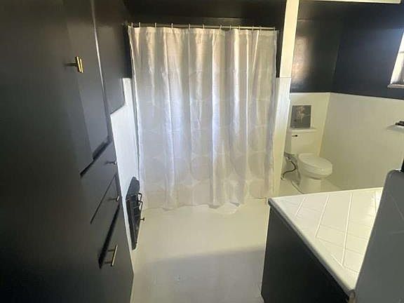 5th image of 4335 NE 42nd St