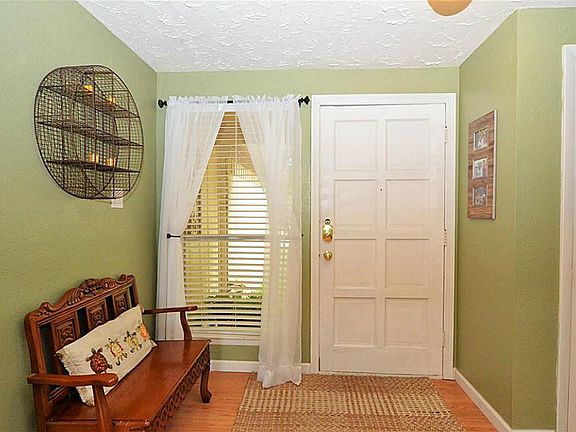 3rd image of 305 Bayridge Dr