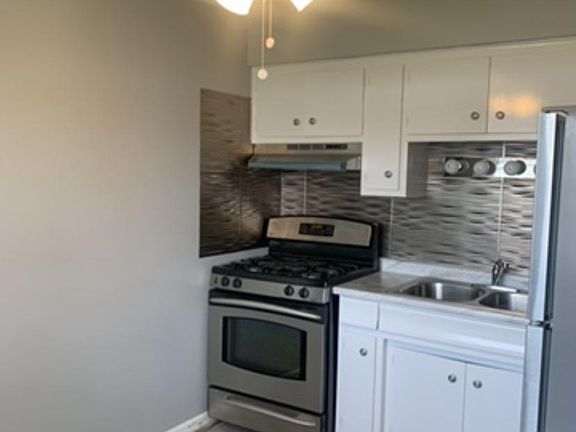 4th image of 7043 S East End Ave #2